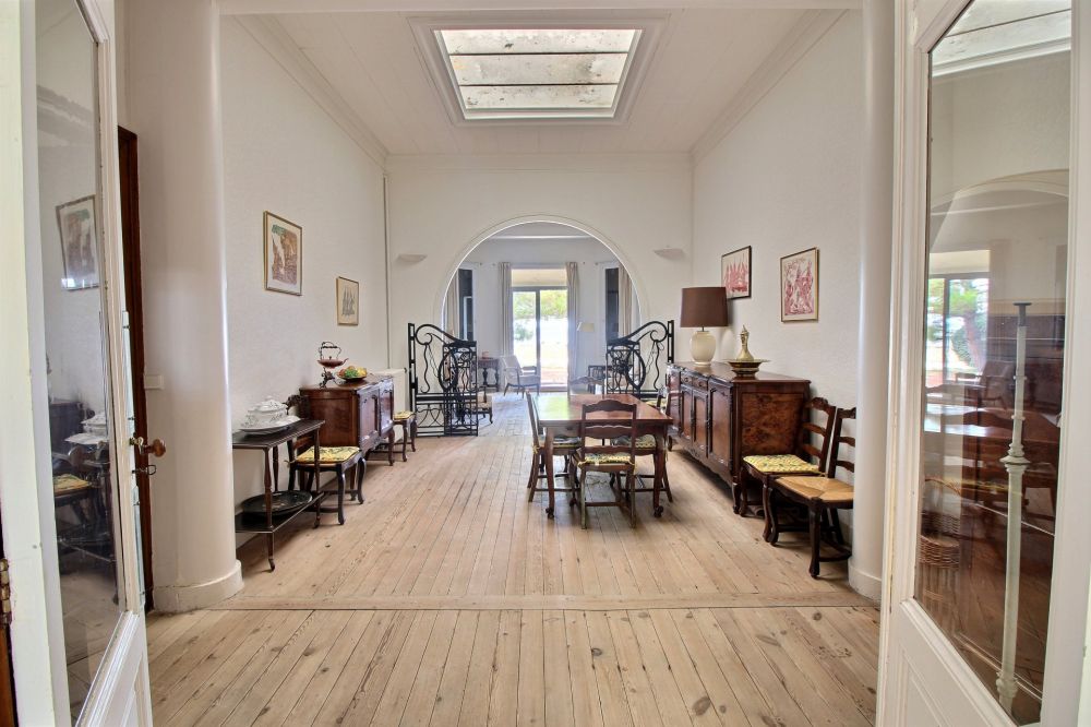 Villa de caractère rare en première ligne à vendre à ARCACHON