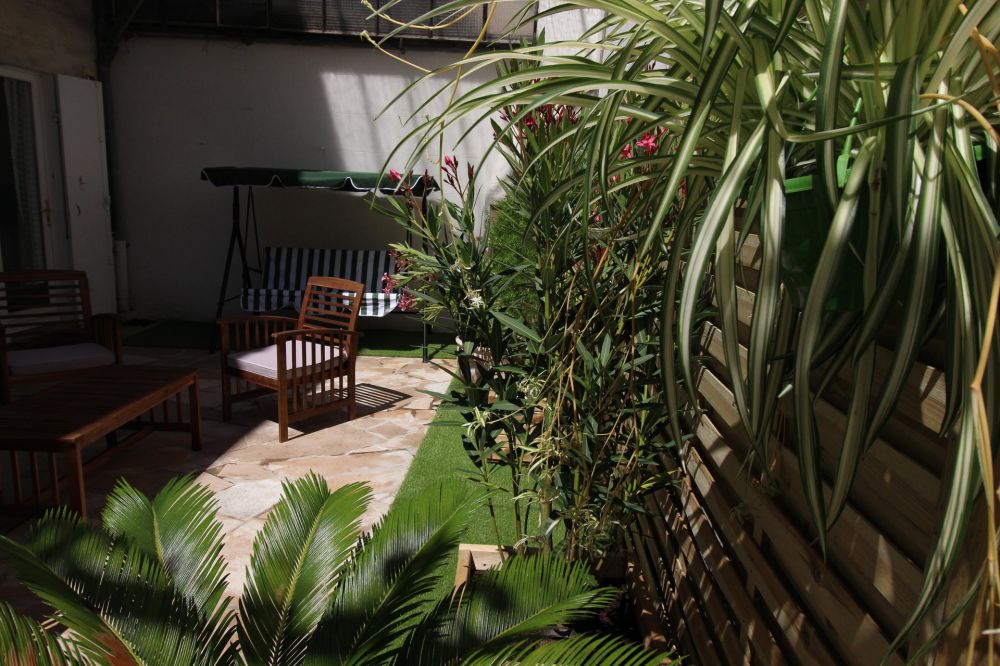 Hôtel particulier rénové avec terrasse à vendre à BORDEAUX SAINT-GENÈS