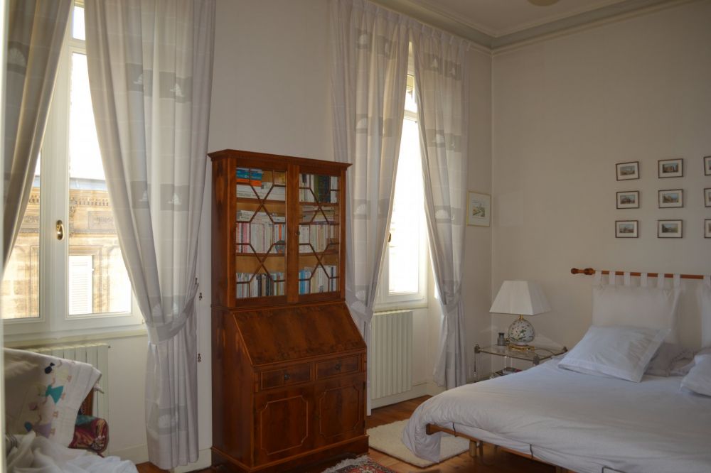 Hôtel particulier a vendre proche jardin public et centre Bordeaux