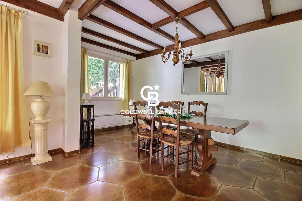 Appartement à vendre à Arcachon proche Pereire – triplex 6 suites, jardin et garage