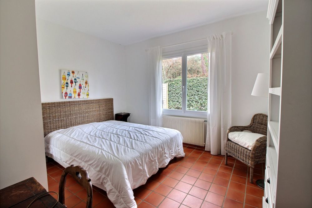 Recherche villa traditionnelle de plain-pied dans une résidence privée proche plage PYLA SUR MER