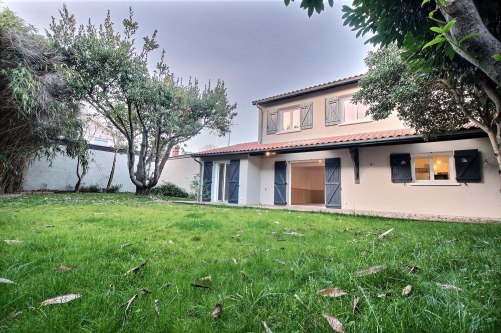 Vente belle villa rénovée avec jardin proche port Aiguillon Arcachon