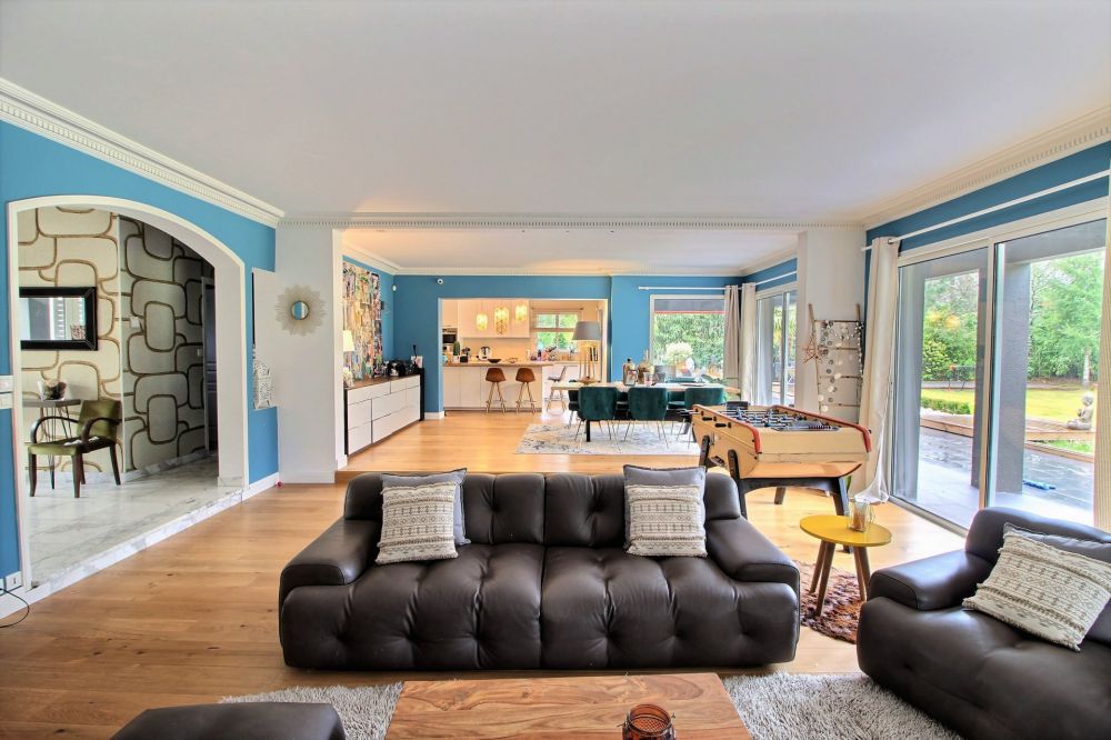 Belle maison rénovée avec grand terrain et piscine à vendre à MERIGNAC