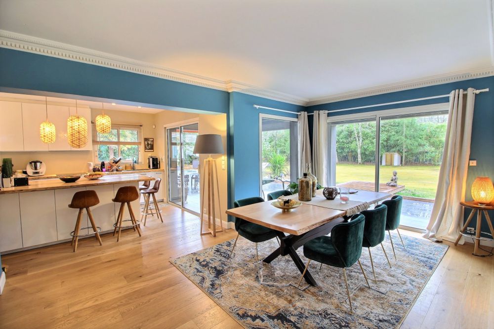 Vente belle maison rénovée avec grand terrain et piscine à MERIGNAC