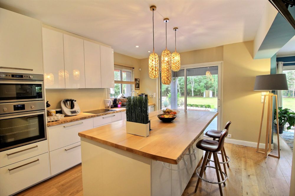 Achat belle maison rénovée avec grand terrain et piscine à MERIGNAC