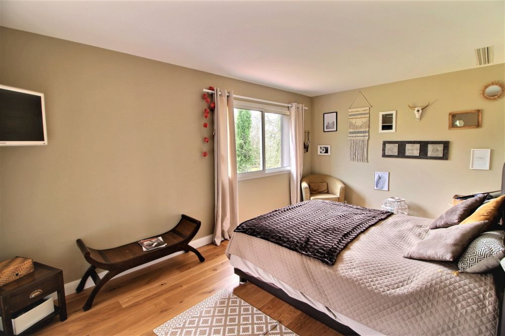 Acheter belle maison rénovée avec grand terrain et piscine à MERIGNAC