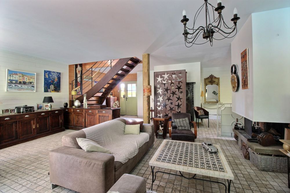 Villa en bois avec piscine à vendre près de Bordeaux