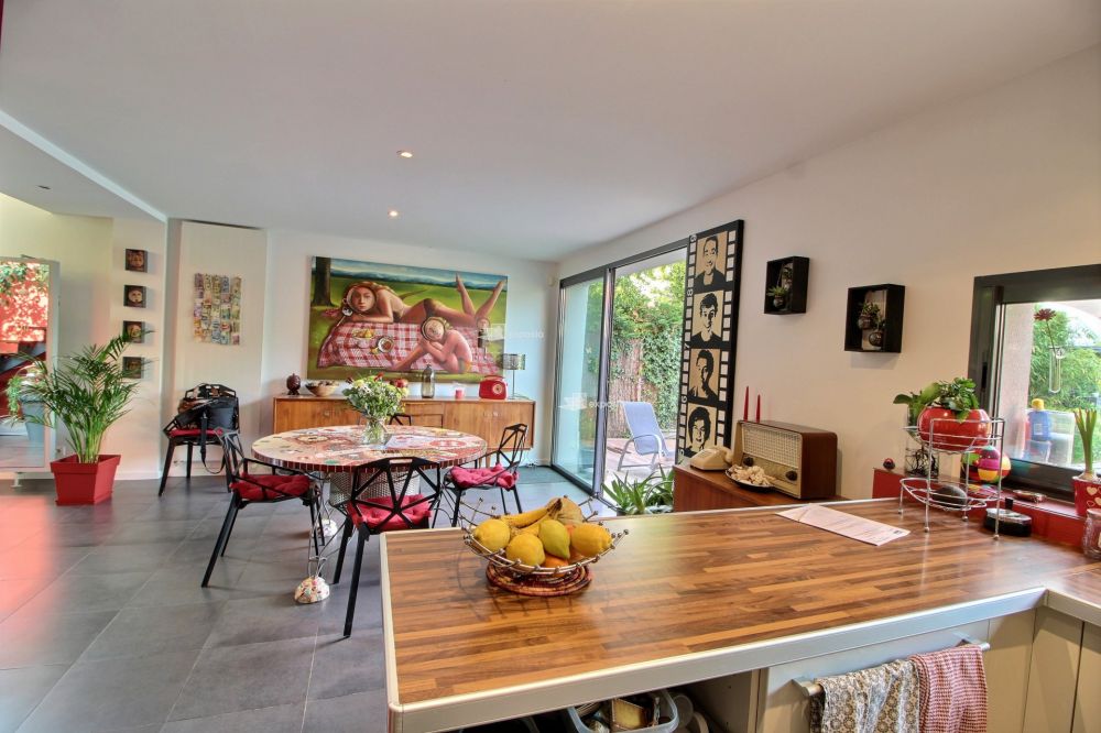 Maison ensoleillée grands espaces piscine à vendre pessac centre