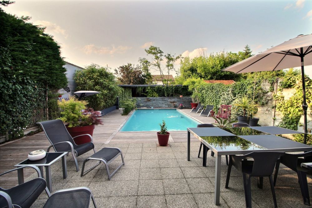 vente d'une maison familiale avec piscine 5 chambres près de Bordeaux