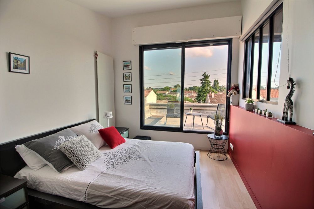 Vente d'une maison 5 chambres et piscine à pessac centre