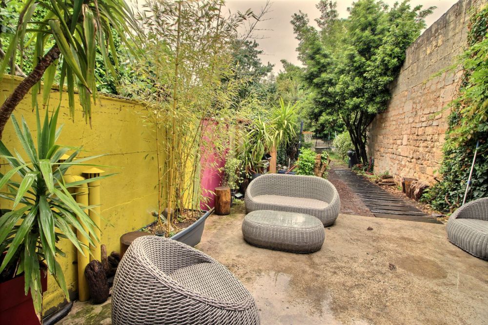 Maison avec jardin sans vis à vis à vendre à saint genès