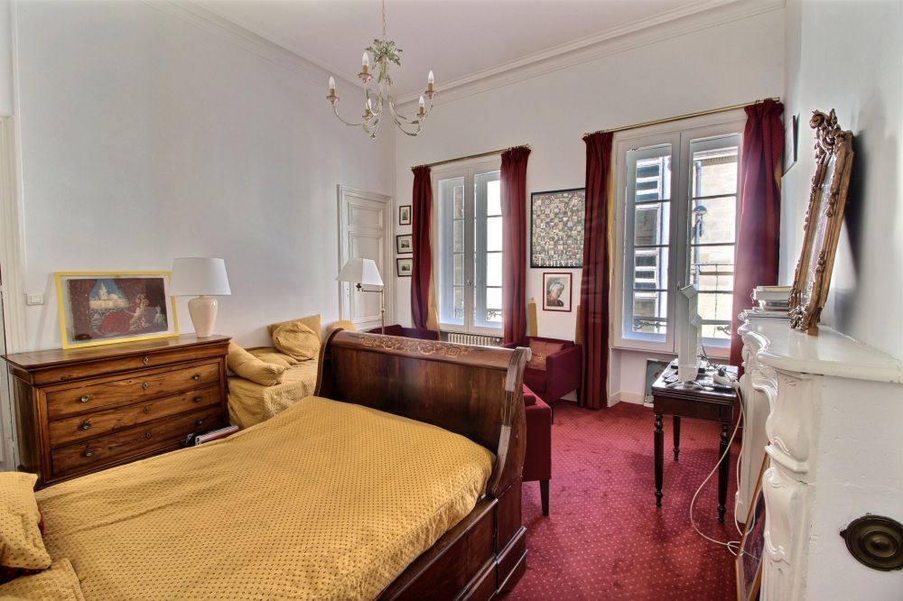 Recherche maison bourgeoise à Bordeaux avec 5 chambres