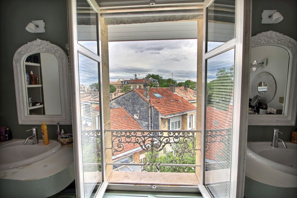 Maison familiale avec parking et jardin à vendre BORDEAUX SAINT GENES