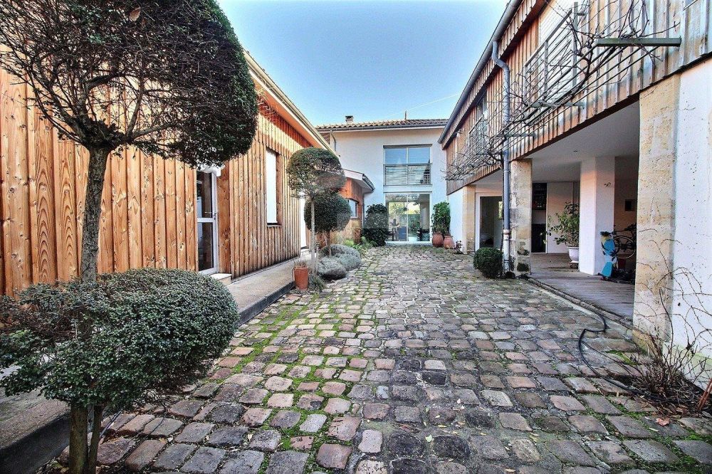 Maison contemporaine 5 chambres avec jardin, piscine et studio à vendre LE BOUSCAT