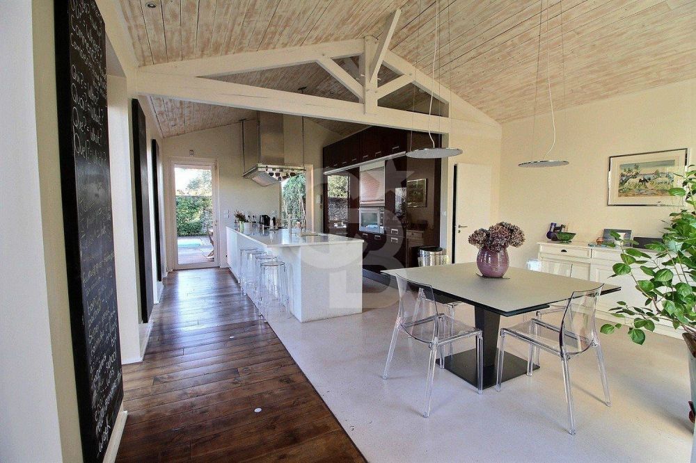 Maison contemporaine 5 chambres avec jardin, piscine et studio à vendre LE BOUSCAT