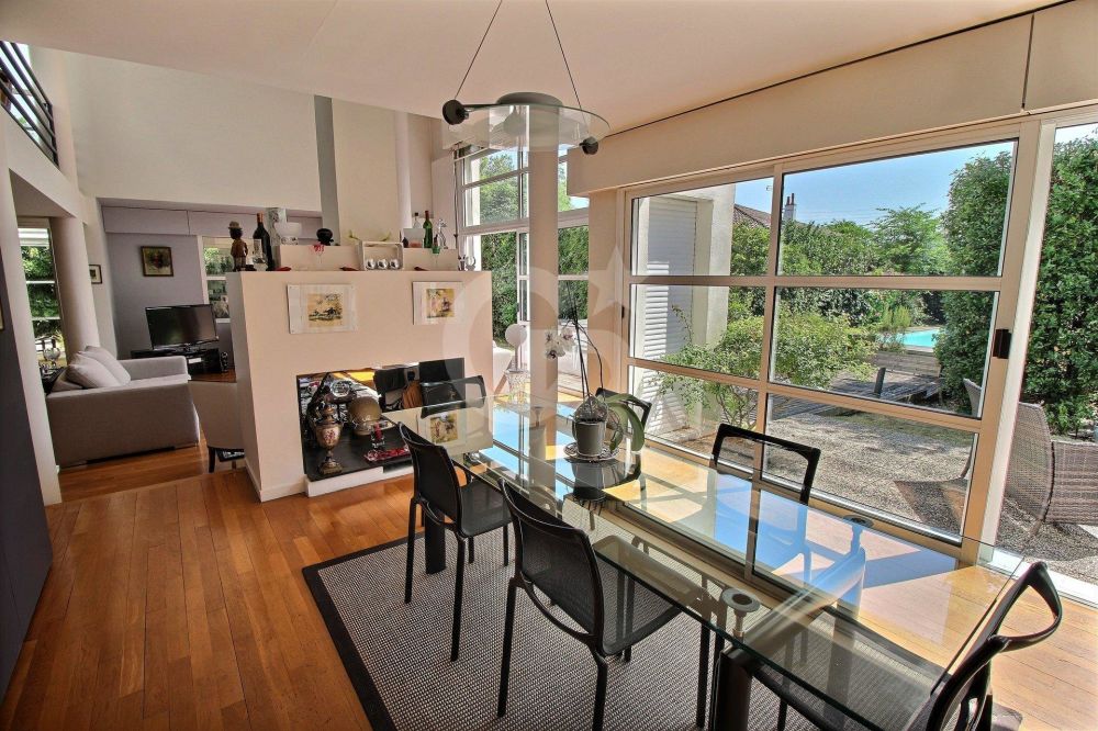 Recherche spacieuse villa d'architecte avec grand terrain et piscine BORDEAUX CAUDERAN