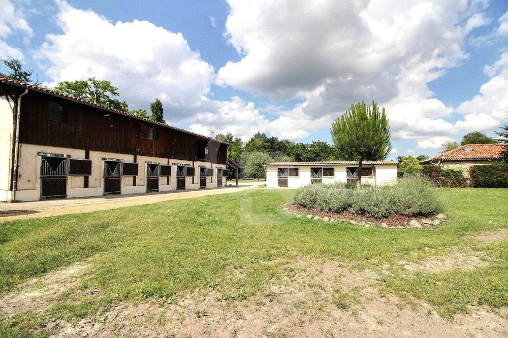 Buy Equestrian Property within 45 minutes of Bordeaux