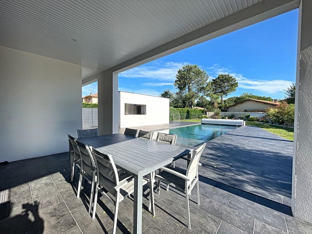 Vente villa d'architecte avec 5 chambres et piscine GUJAN-MESTRAS LA HUME