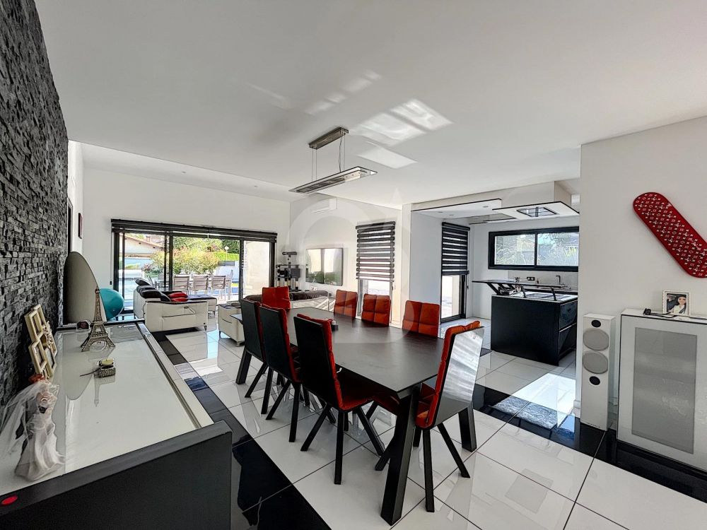 Achat villa d'architecte avec 5 chambres et piscine GUJAN-MESTRAS LA HUME
