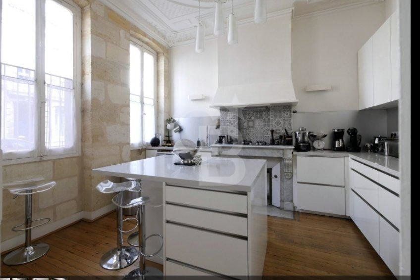 Maison familiale en pierre avec piscine à vendre BORDEAUX SAINT-SEURIN