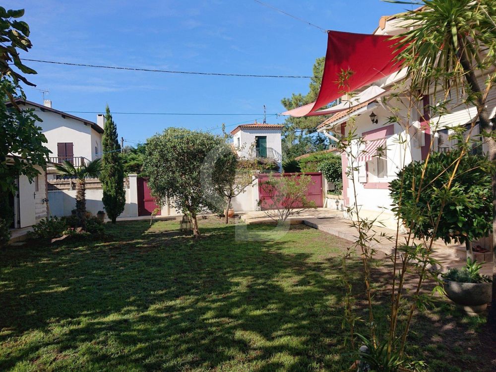 Purchase Charming 4 bedroomed villa located at the end of the Cap Ferret Peninsula