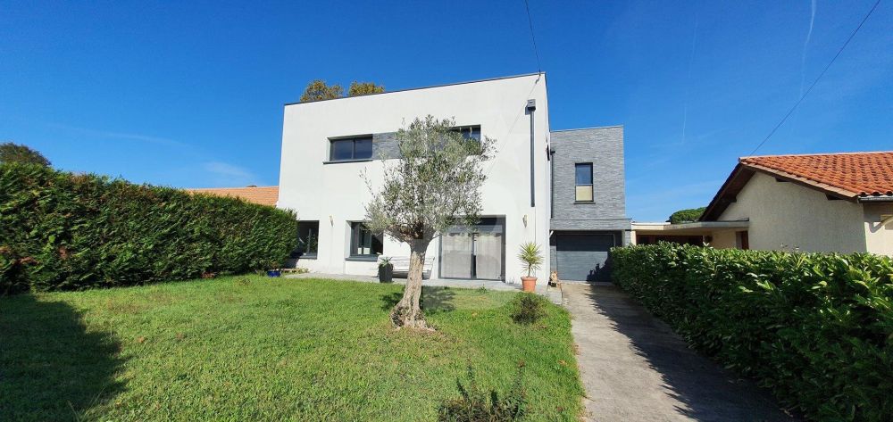 Se loger dans une maison d'architecte avec piscine à MÉRIGNAC