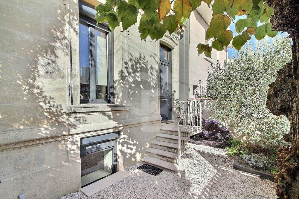 Belle échoppe en pierre entièrement rénovée avec piscine à vendre LE BOUSCAT