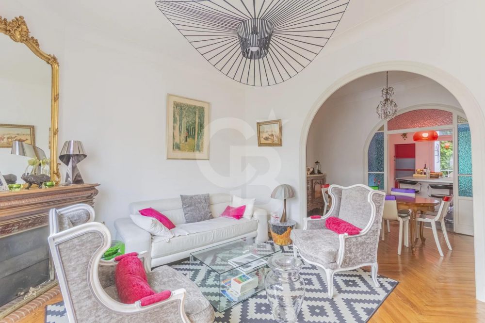 vente Charmante maison familiale avec parking et grand terrain à BORDEAUX CHARTRONS