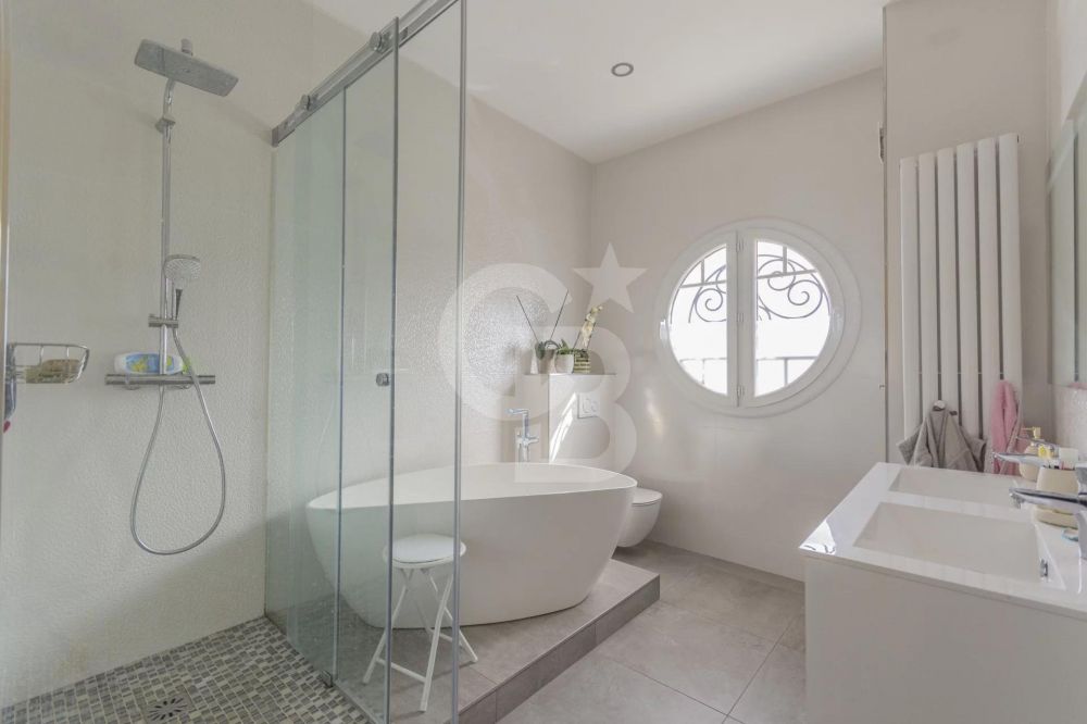 j'aimerai Charmante maison familiale avec parking et grand terrain à BORDEAUX CHARTRONS à vendre