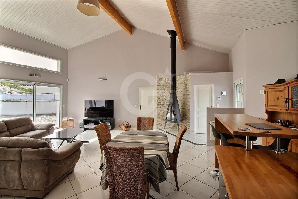 vente Belle maison familiale de plain-pied à GUJAN-MESTRAS LA HUME