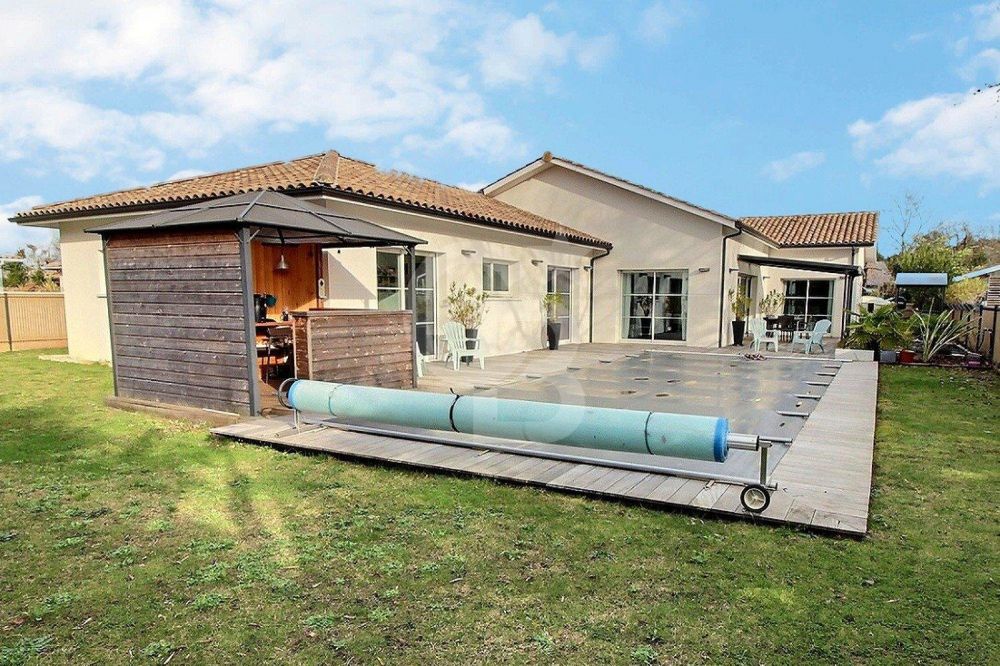 Se loger Belle maison familiale avec piscine à GUJAN-MESTRAS LA HUME