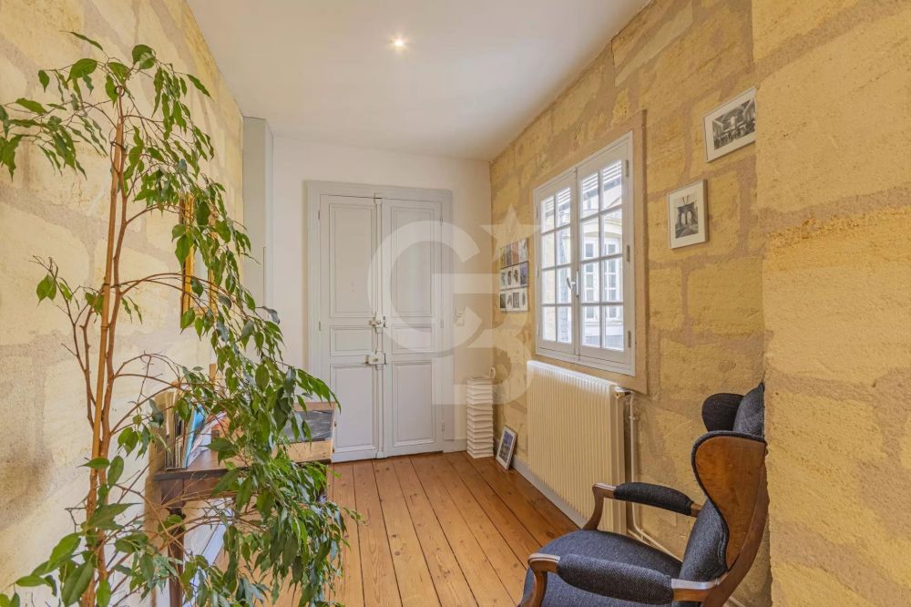 Appartement bourgeois avec 2 chambres à vendre BORDEAUX JARDIN PUBLIC
