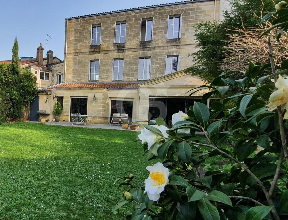 j'aimerai Maison en pierre rénovée avec grand jardin piscine et garages LE BOUSCAT