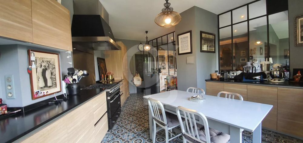 acheter Maison en pierre rénovée avec grand jardin piscine et garages LE BOUSCAT