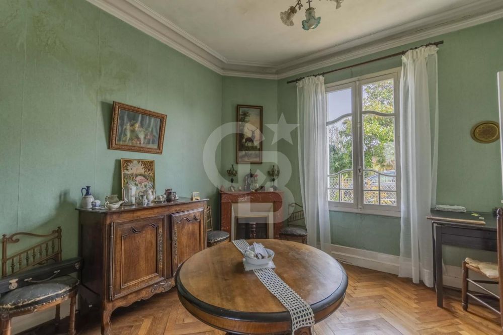 vente Maison en pierre à rénover avec 3 chambres et dépendance à AMBARÈS-ET-LAGRAVE