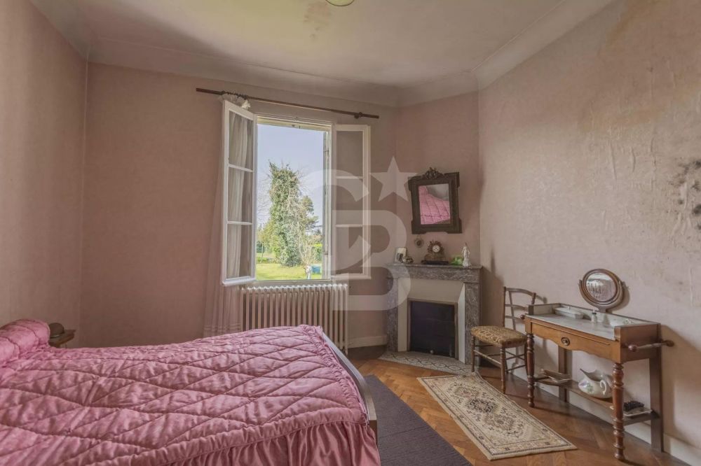 acheter Maison en pierre à rénover avec 3 chambres et dépendance à AMBARÈS-ET-LAGRAVE