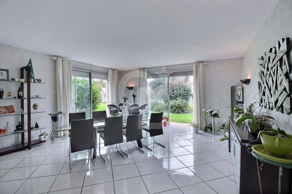 Vente charmante maison familiale plain pied 4 chambres avec piscine LIBOURNE