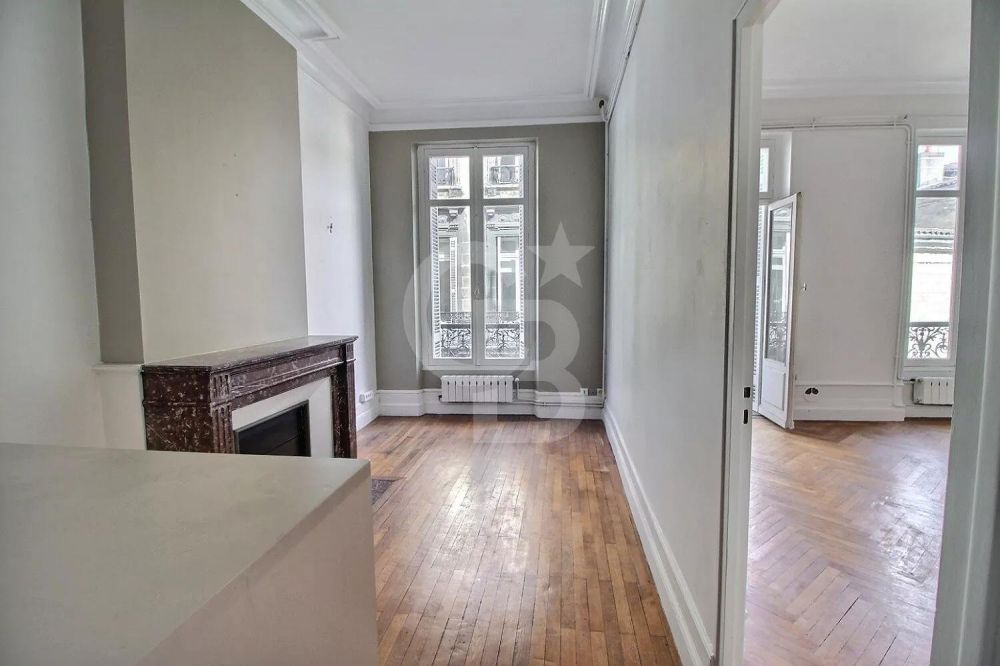 acheter Magnifique appartement avec 4 chambres et cave privative à BORDEAUX HÔTEL DE VILLE