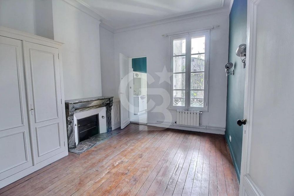 se loger Magnifique appartement avec 4 chambres et cave privative à BORDEAUX HÔTEL DE VILLE