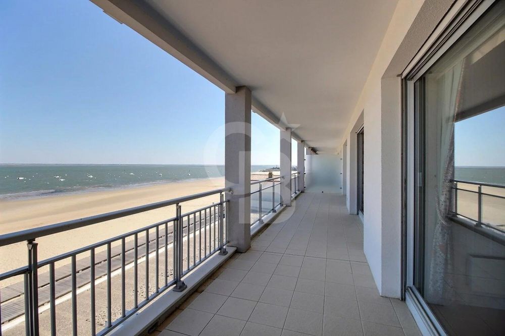 Exceptionnel appartement T4 en première ligne avec terrasse et parking à vendre ARCACHON PROCHE CENTRE VILLE ET PORT