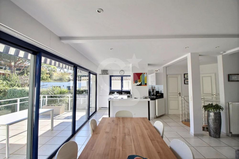 se loger Villa d'architecte familiale avec piscine emplacement privilégié proche plage ARCACHON