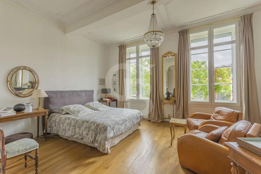 vente Jolie maison avec prestations anciennes et 4 chambres à BORDEAUX