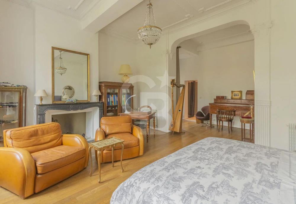 achat Jolie maison avec prestations anciennes et 4 chambres à BORDEAUX
