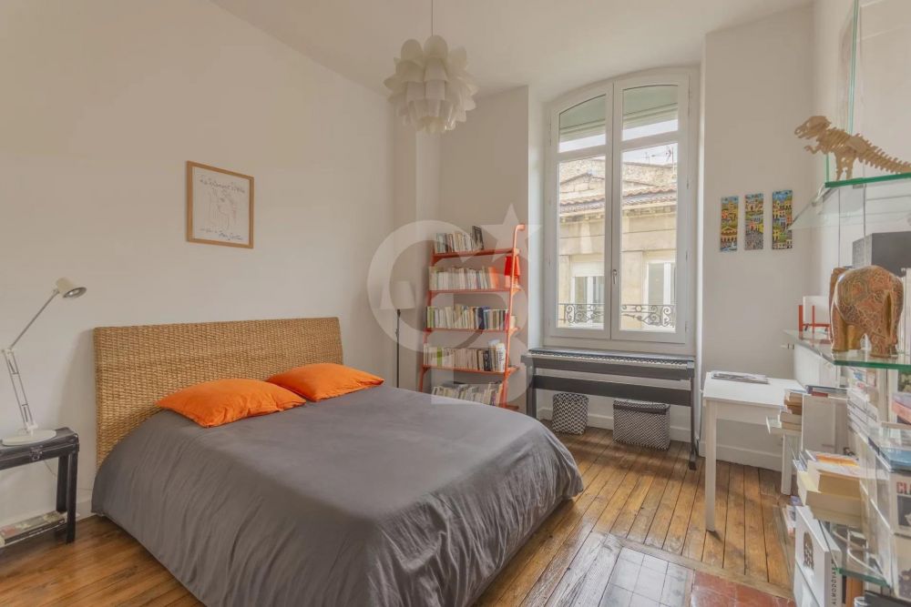 recherche Jolie maison avec prestations anciennes et 4 chambres à BORDEAUX à vendre