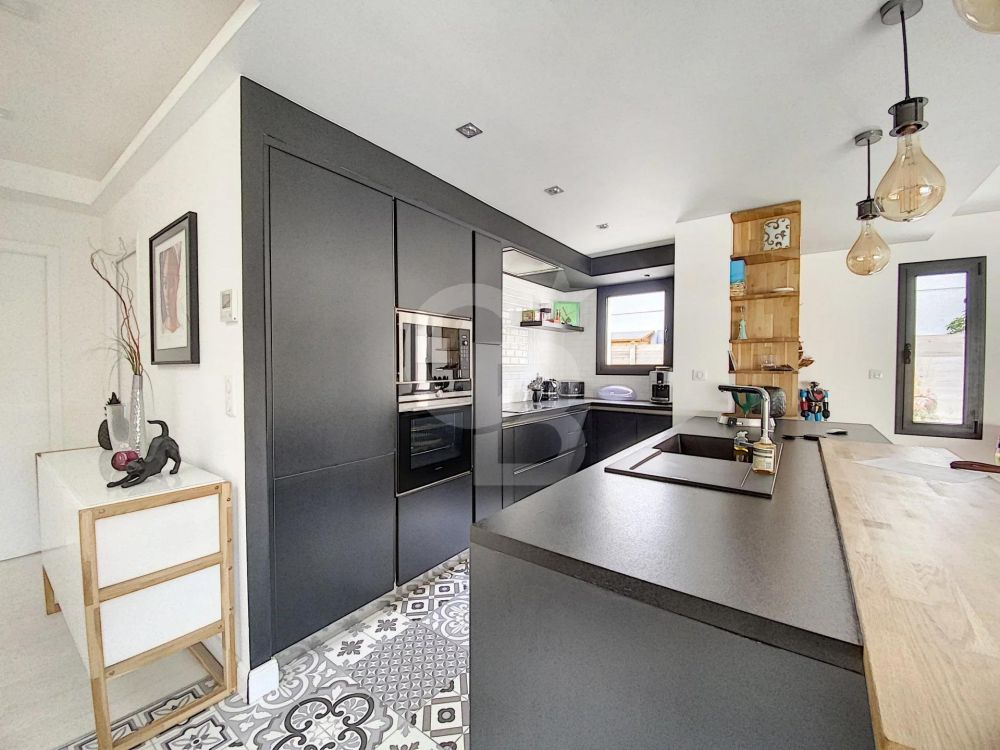 Recherche maison contemporaine 4 chambres avec piscine au calme à vendre sur le Bassin d'Arcachon