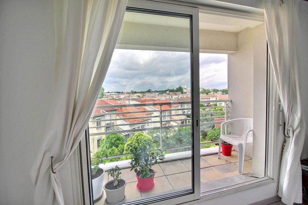 Appartement T3 avec balcon et parking à vendre LE BOUSCAT BARRIÈRE DU MÉDOC