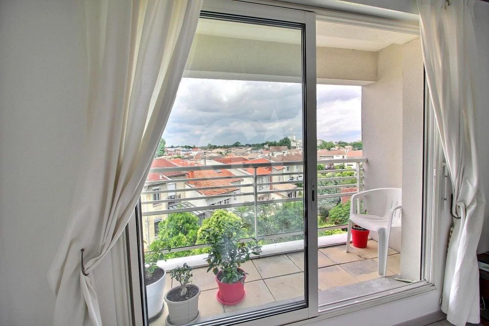 Appartement T3 avec balcon et parking à vendre LE BOUSCAT BARRIÈRE DU MÉDOC