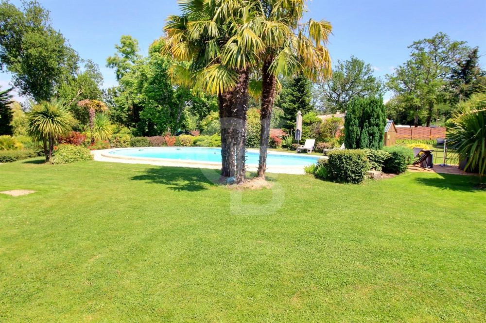 se loger Maison rénovée avec 4 chambres et piscine PROCHE BAZAS