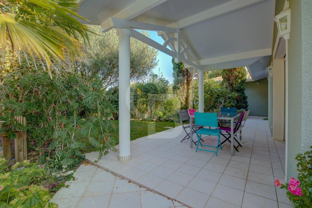 Acheter villa familiale 7 chambres aperçu bassin PYLA SUR MER