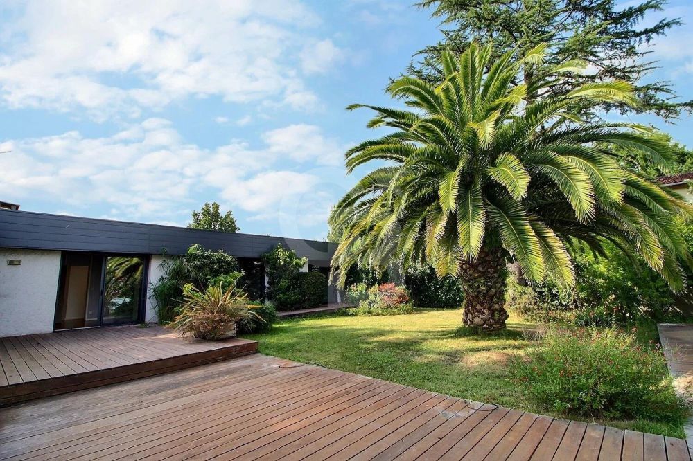 recherche Belle villa avec piscine et grand terrain à TALENCE à vendre